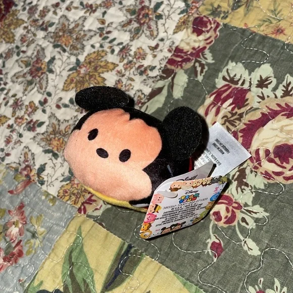 5 piece bundle- Disney Tsum-Tsum Mickey Mouse set! NWT! - Picture 3 of 7